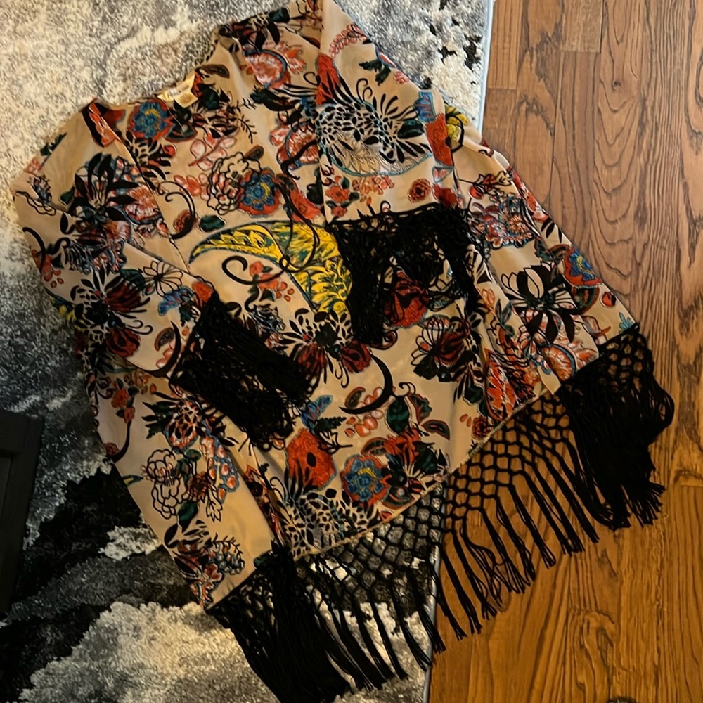 Lucky & Coco floral fringe kimono, size M GUC!